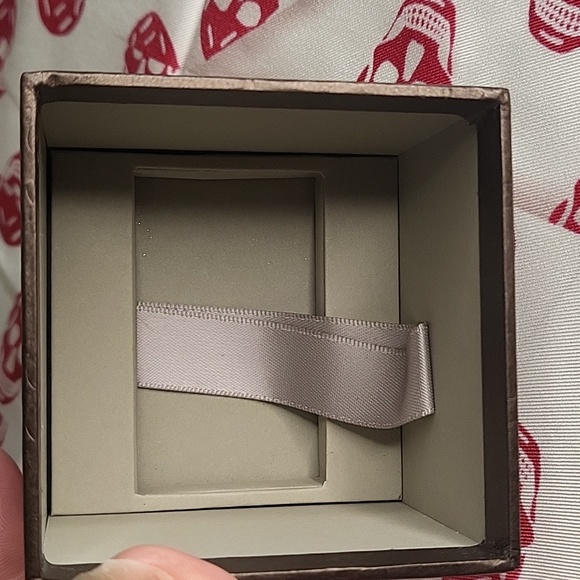 Gucci Leather Bracelet with Gucci pouch and box - Picture 12 of 16